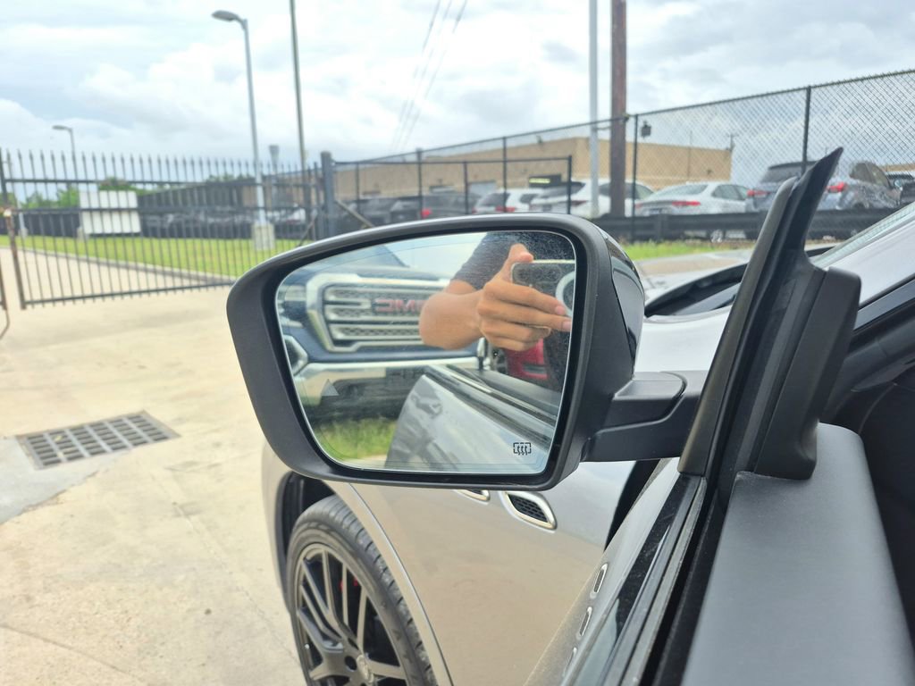 Used 2021 Maserati Levante image 12