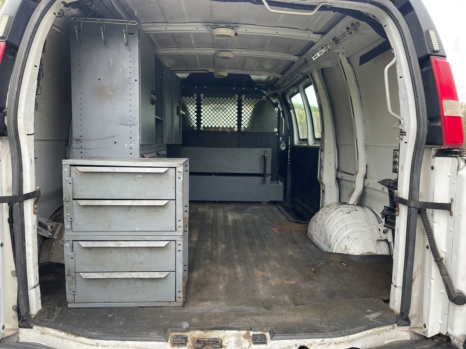 Used 2013 Chevrolet Express 3500 RWD image 17