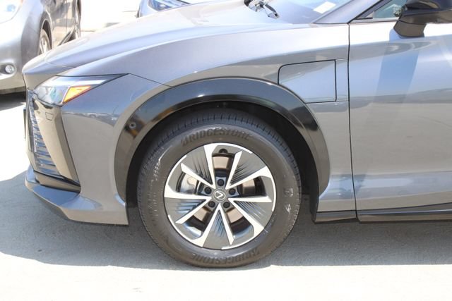 Certified 2023 Lexus RZ 450e Premium w/ Technology Package AWD/4WD image 4