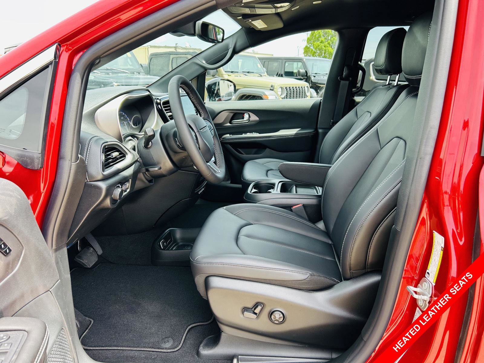 New 2027 Chrysler Pacifica Select FWD image 3