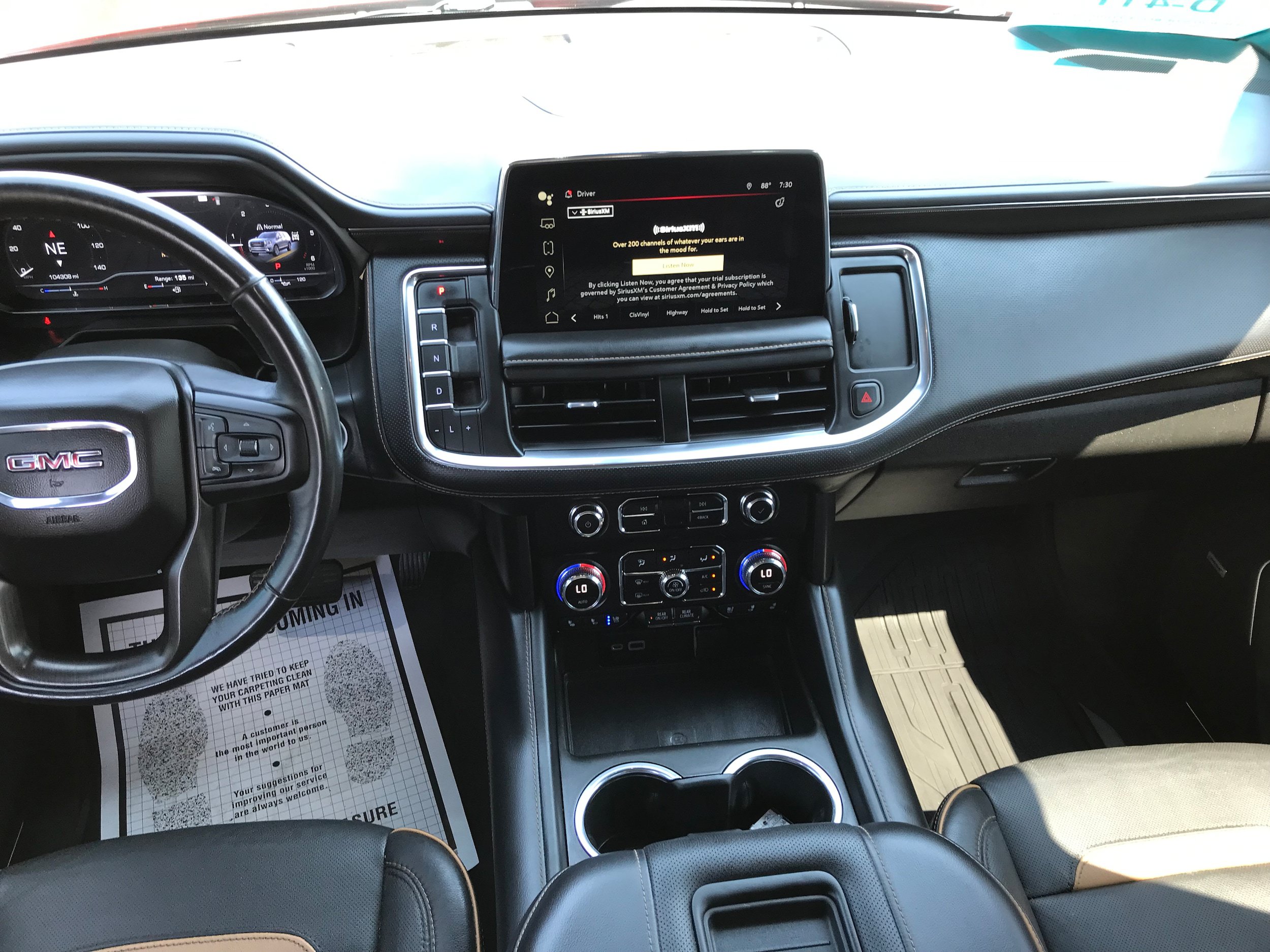 Used 2022 GMC Yukon XL AT4 AWD/4WD image 14