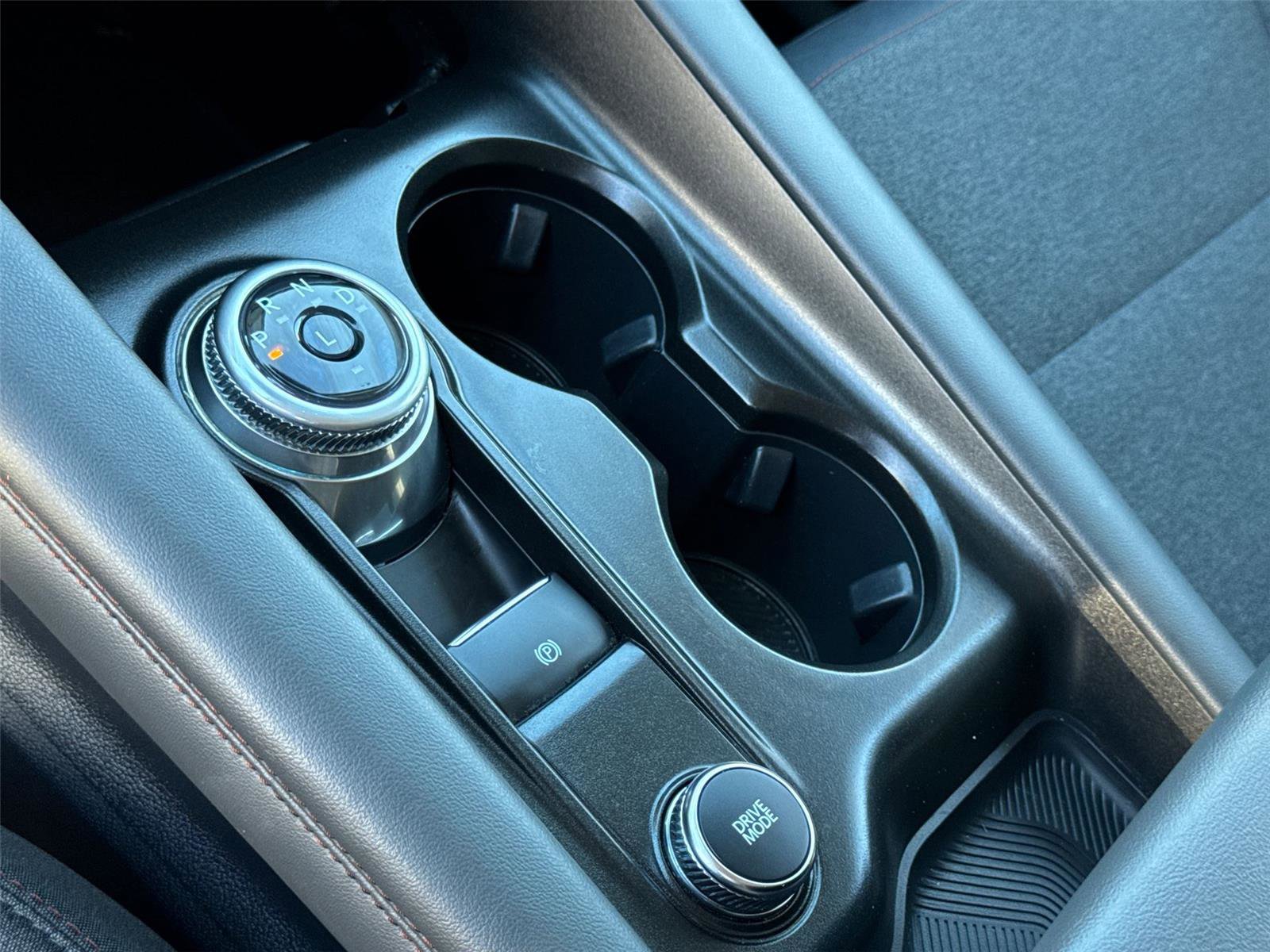 Used 2025 Ford Explorer Active image 27