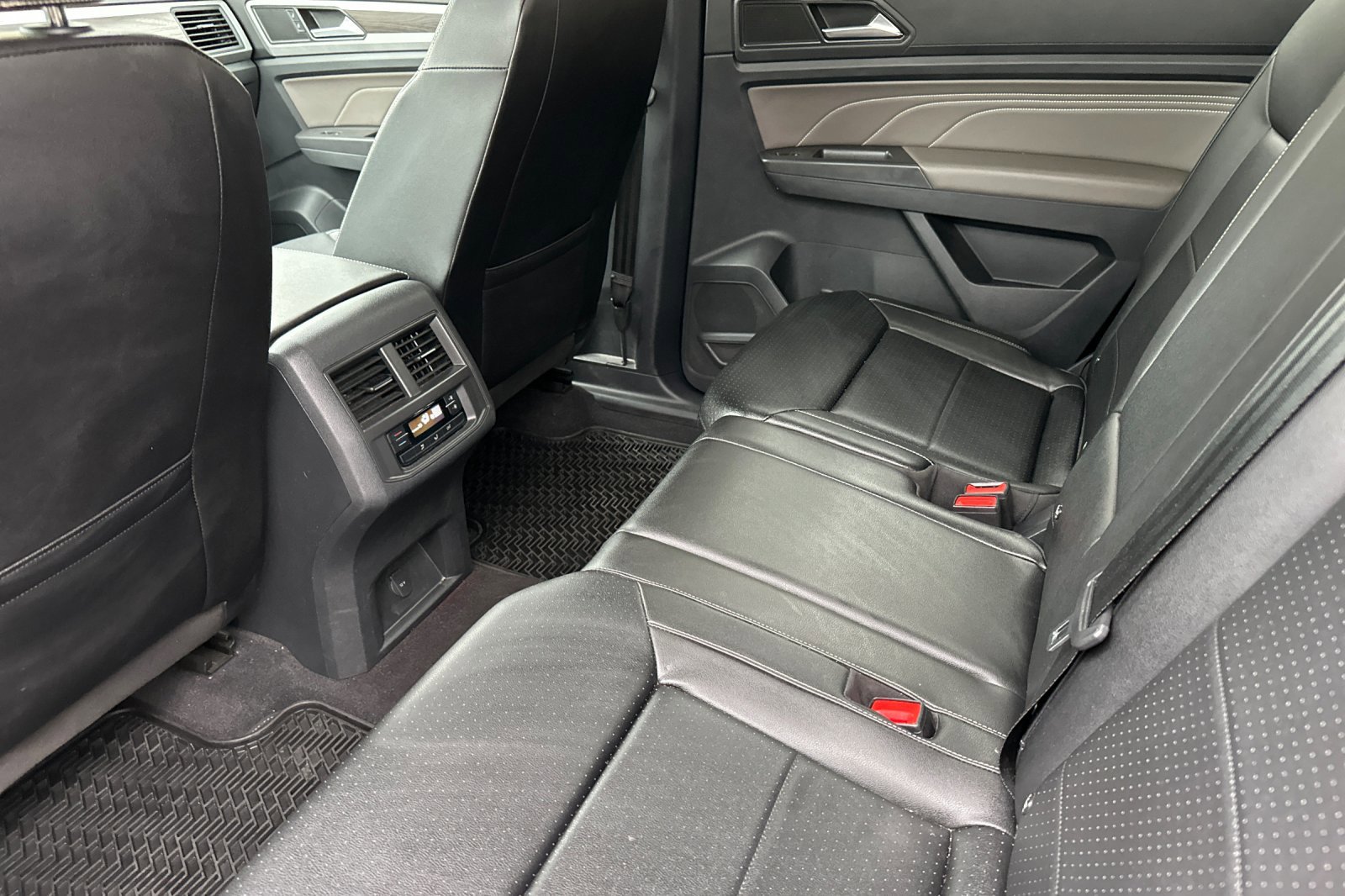 Used 2023 Volkswagen Atlas SE image 12