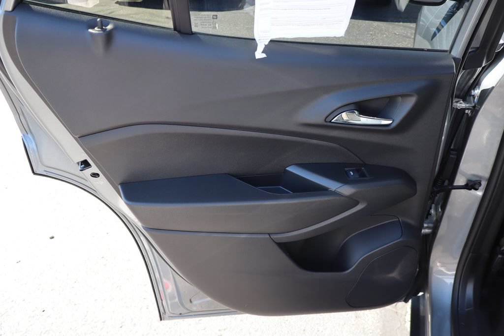 Used 2025 Chevrolet Trax ACTIV w/ Sunroof Package FWD image 28