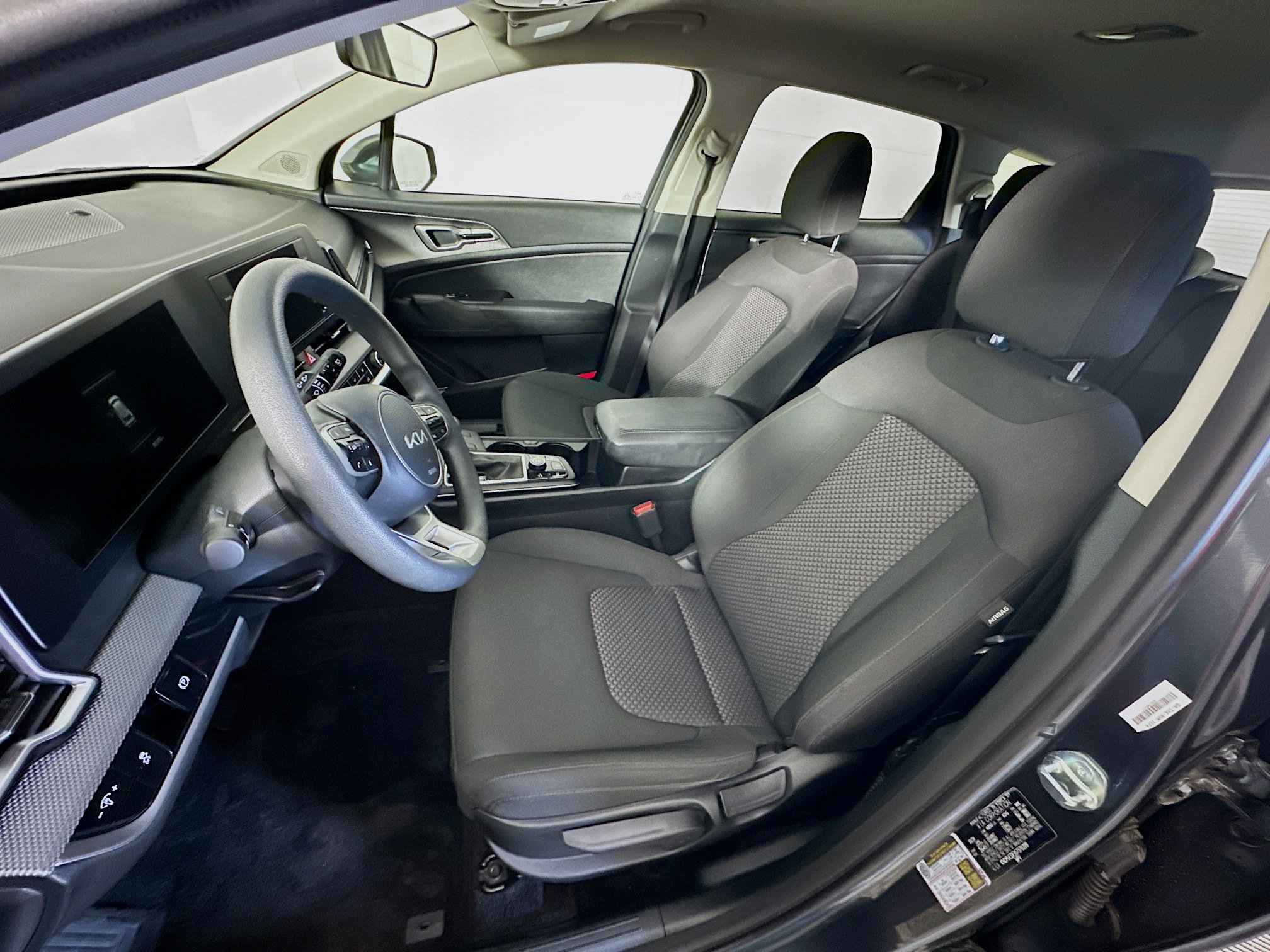 Used 2025 Kia Sportage LX AWD/4WD image 13