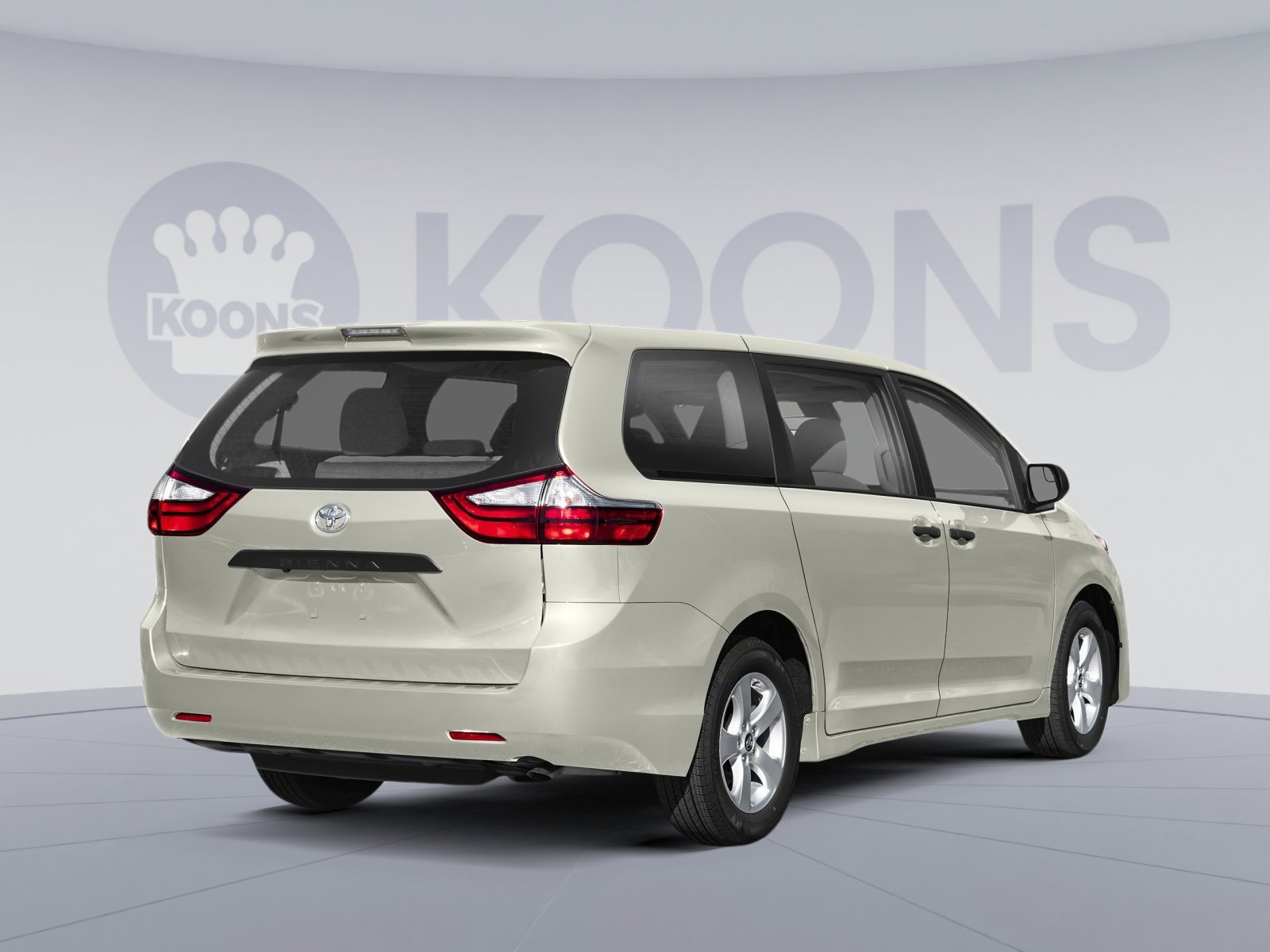 Used 2019 Toyota Sienna XLE w/ XLE Navigation Package FWD image 2