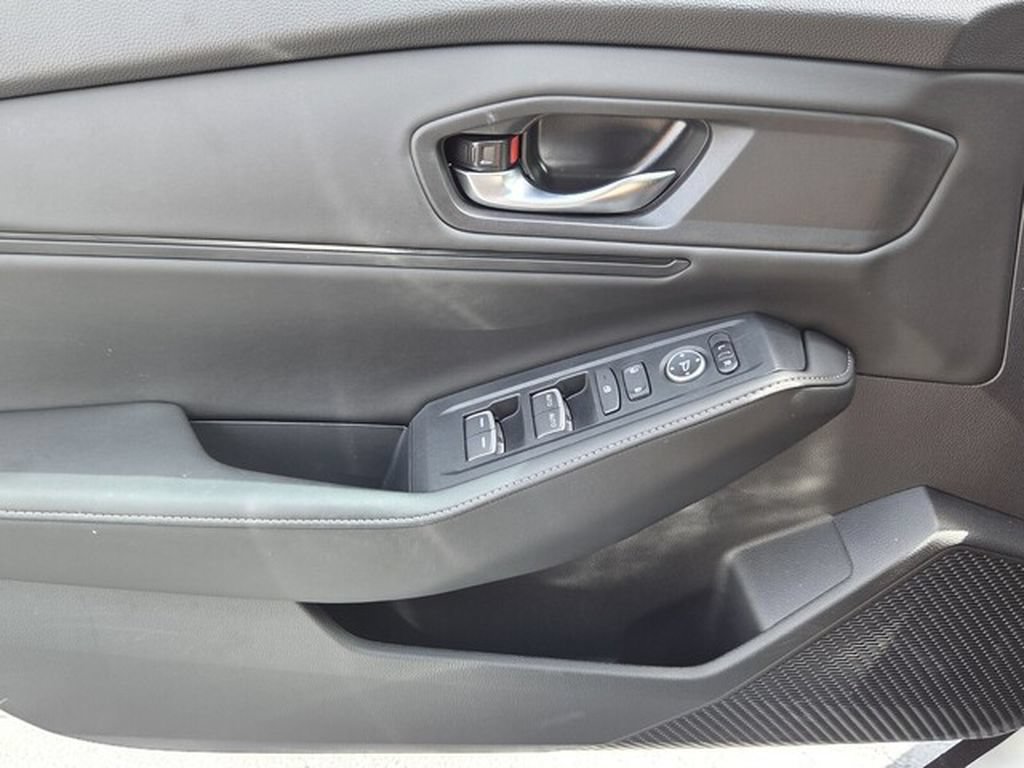Used 2025 Honda Accord Sport image 25