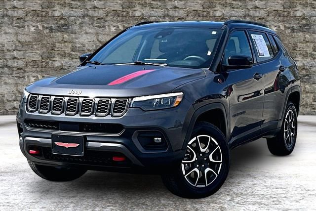 Used 2024 Jeep Compass Trailhawk w/ Trailhawk Elite Group AWD/4WD image 3