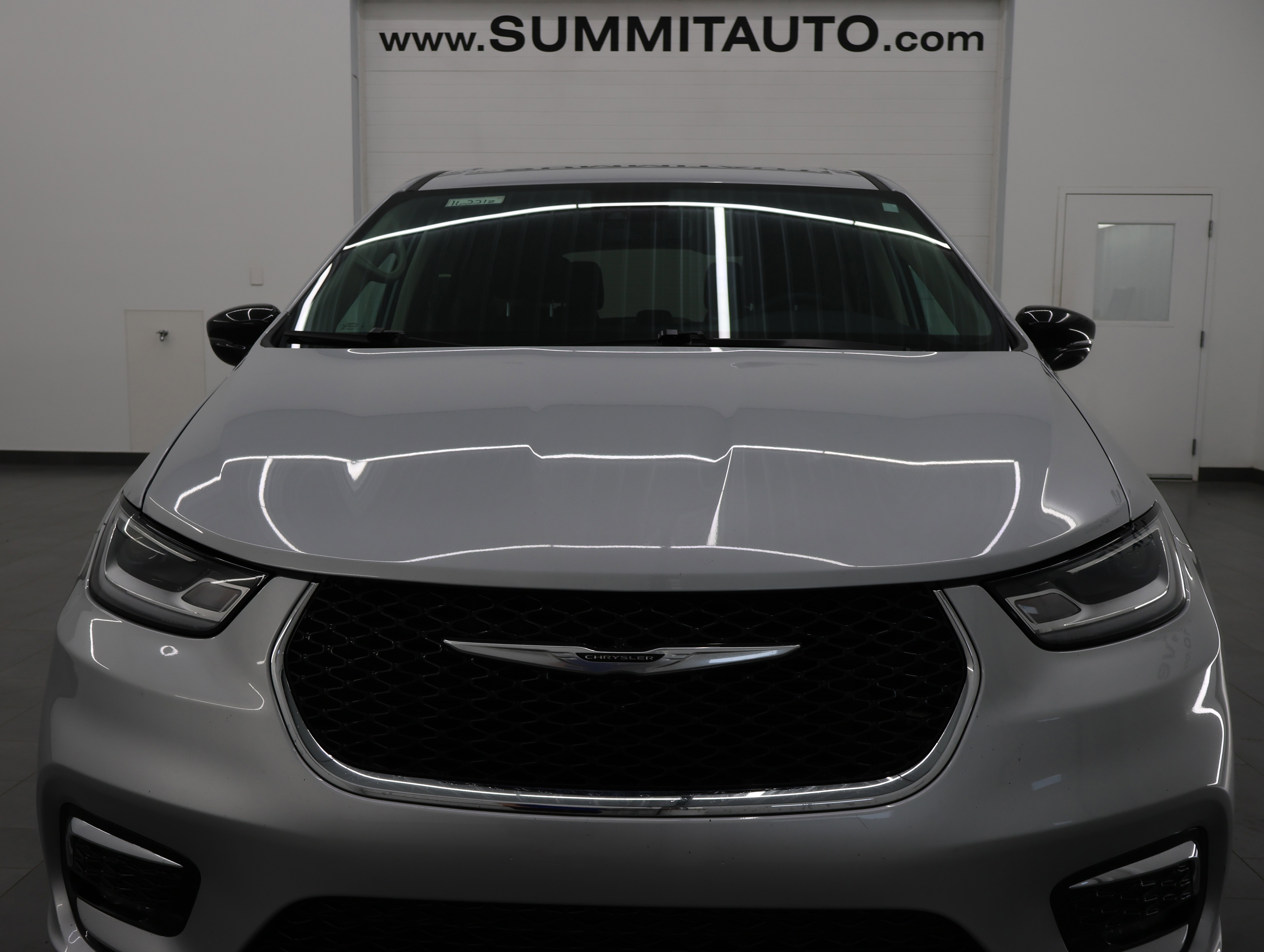 Used 2024 Chrysler Pacifica Touring-L FWD image 20