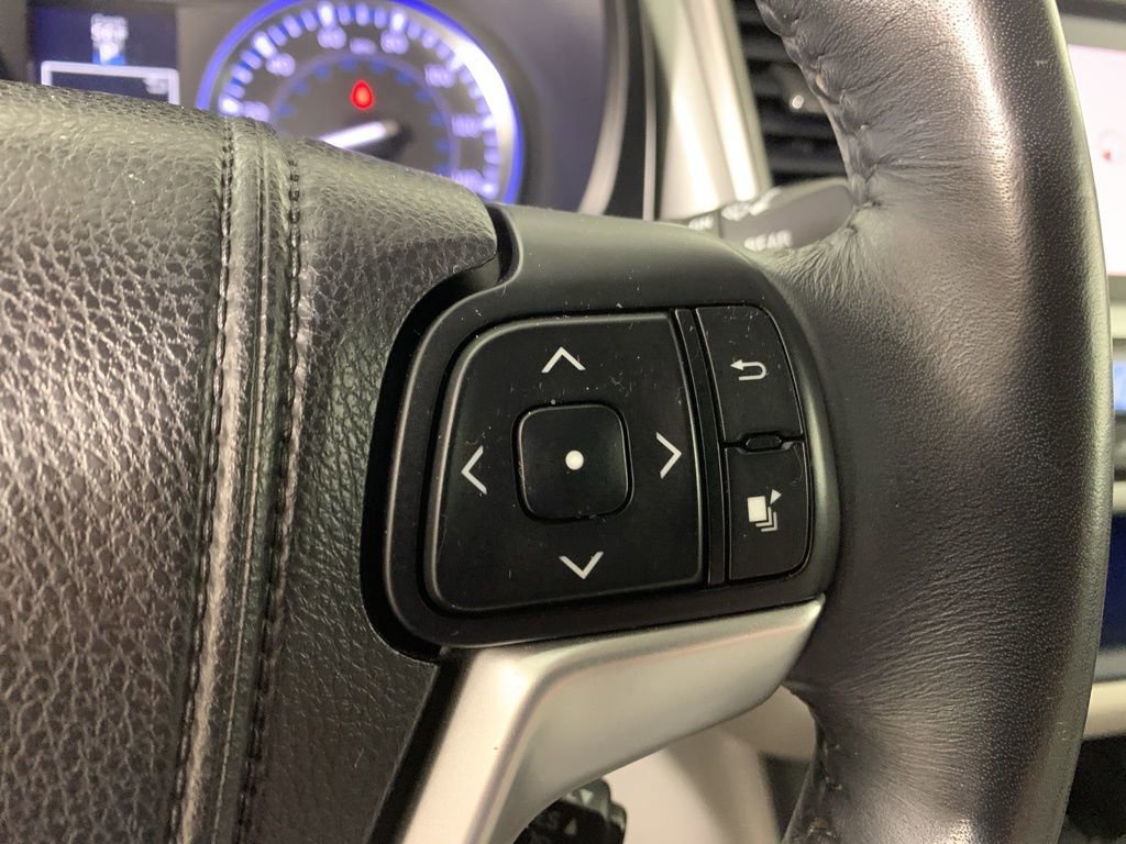 Used 2015 Toyota Highlander Limited image 25