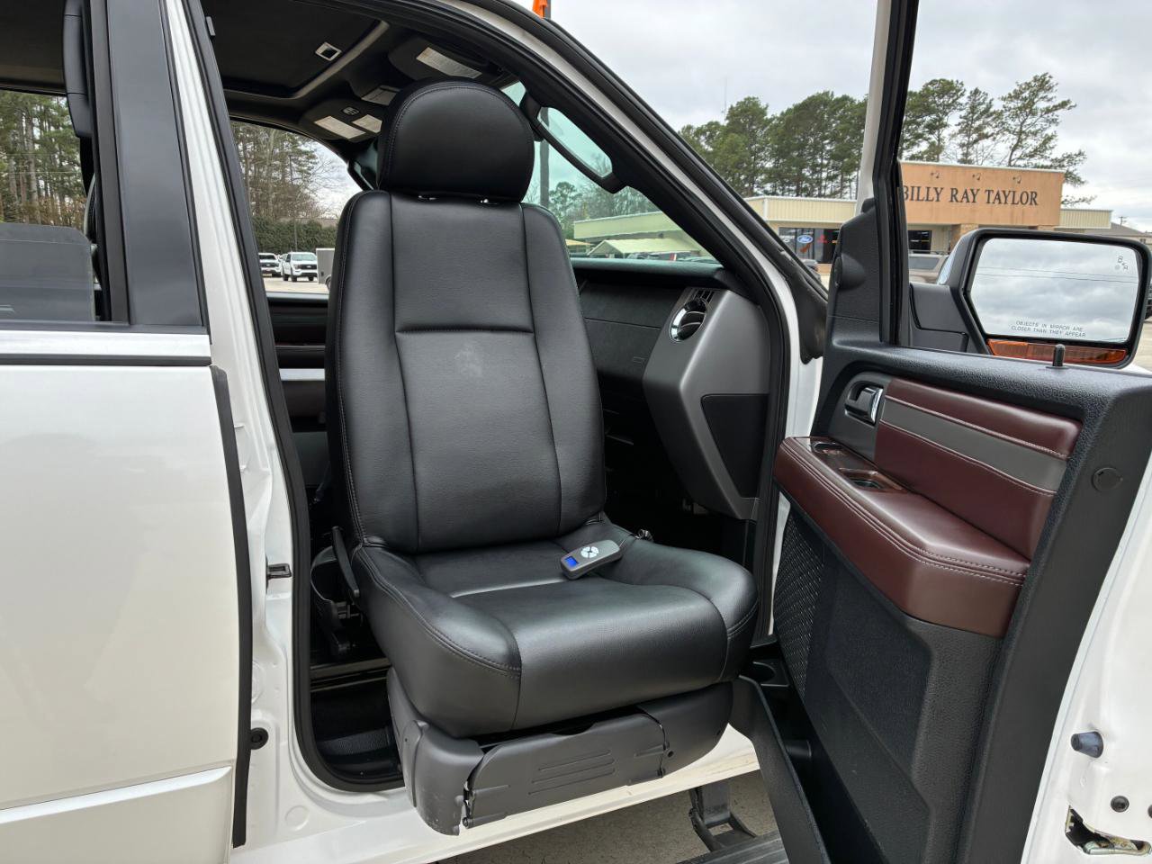 Used 2017 Ford Expedition EL Platinum image 18