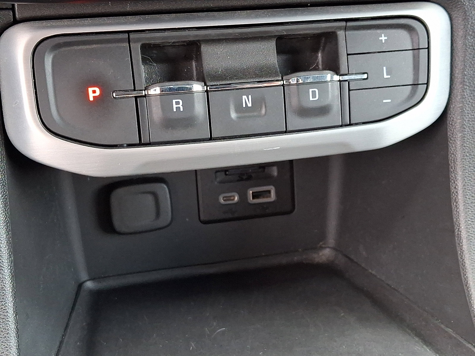 Certified 2023 GMC Acadia SLE w/ Driver Convenience Package image 16