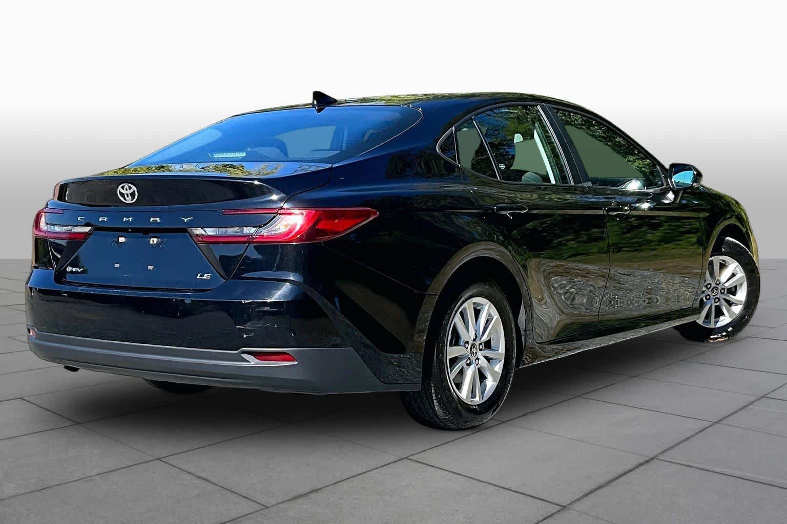 Used 2025 Toyota Camry LE FWD image 13