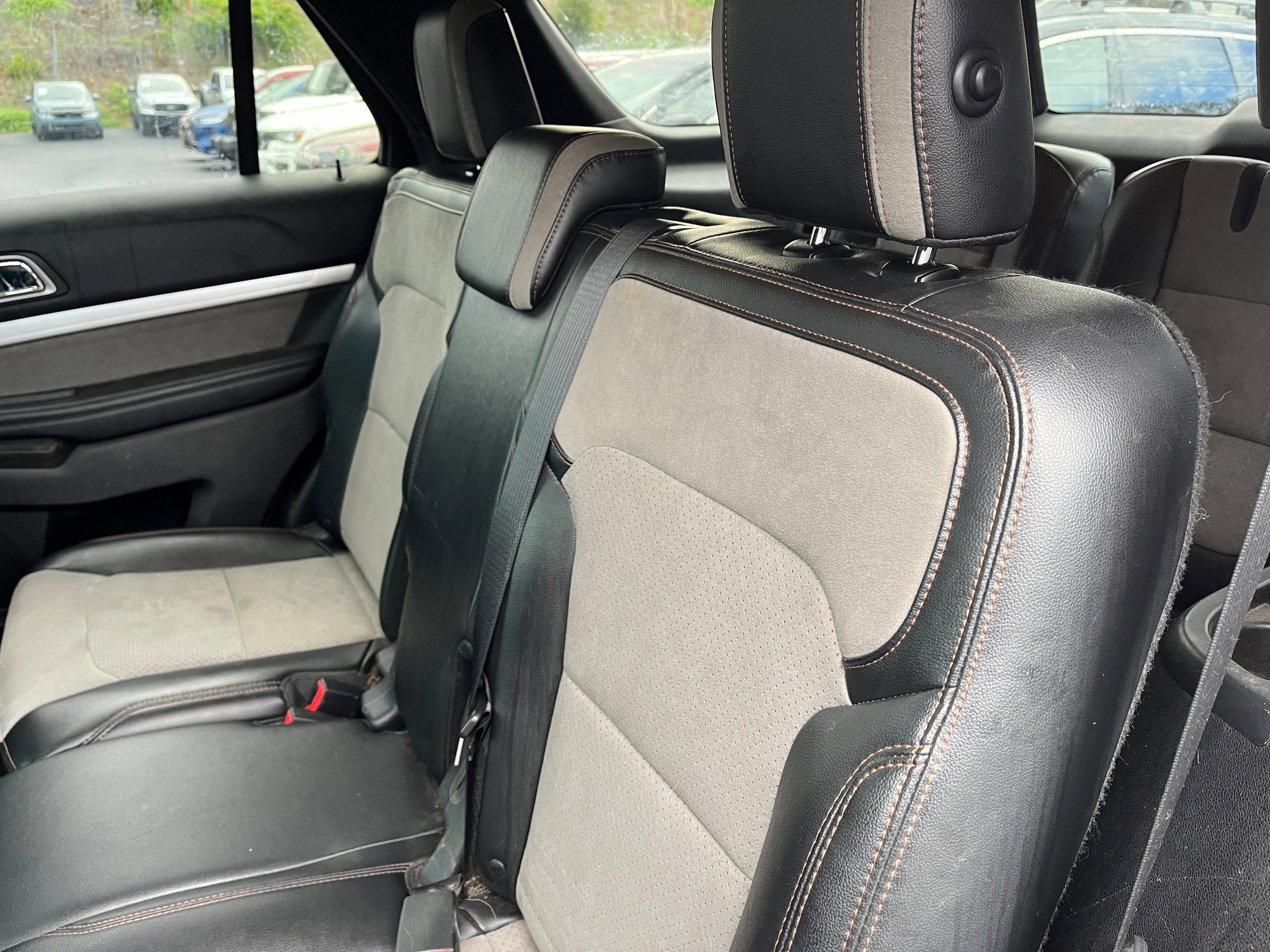 Used 2017 Ford Explorer XLT w/ Equipment Group 202A AWD/4WD image 11