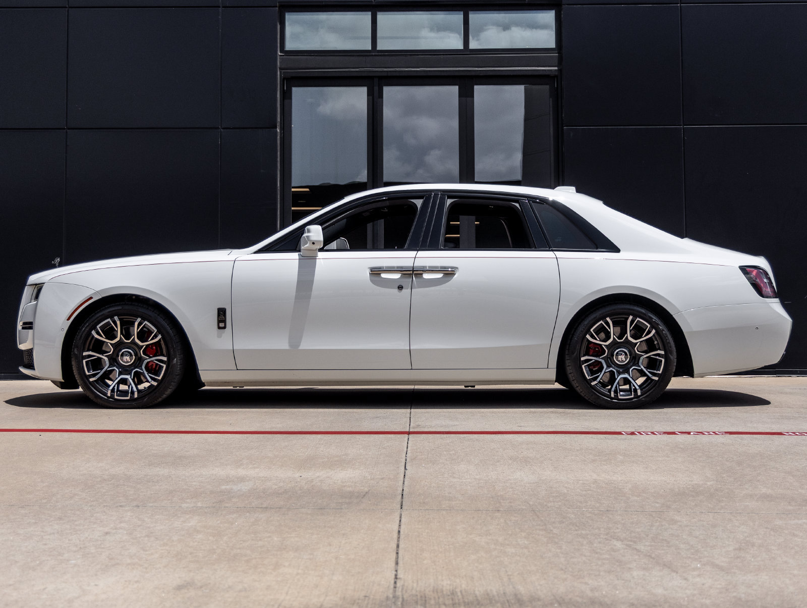Used 2023 Rolls-Royce Ghost Black Badge w/ Black Badge Ghost Package AWD/4WD image 2