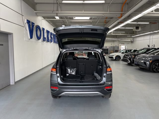 Used 2025 Volkswagen Taos SE AWD/4WD image 9