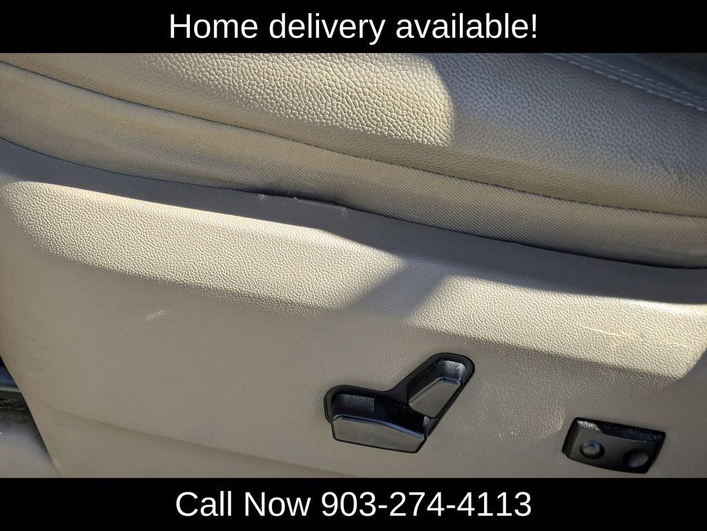 Used 2014 Chrysler Town & Country Touring-L w/ Driver Convenience Group image 26