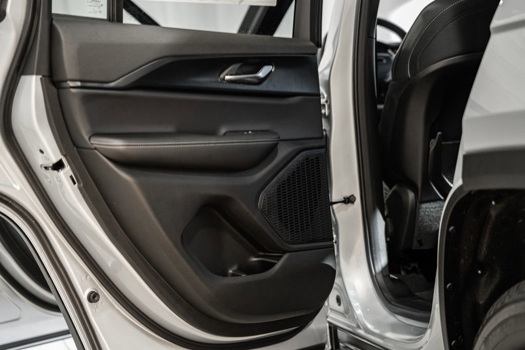 New 2025 Jeep Grand Cherokee Laredo X w/ Luxury Tech Group I image 33