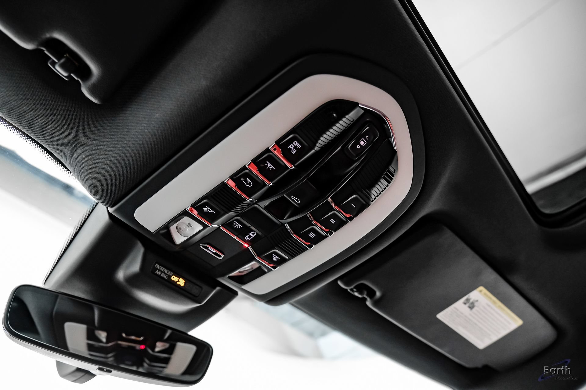 Used 2021 Porsche Macan AWD/4WD image 36