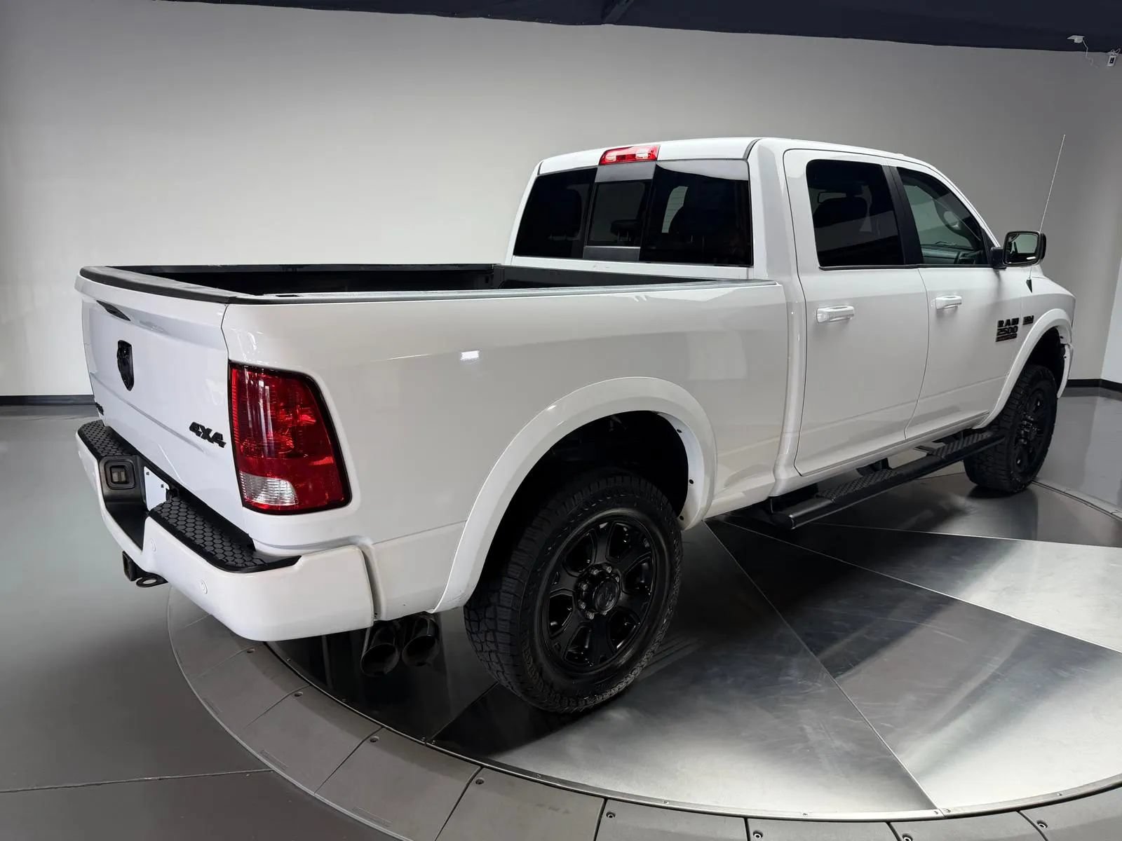 Used 2018 RAM 2500 Big Horn w/ Sport Appearance Group AWD/4WD image 2