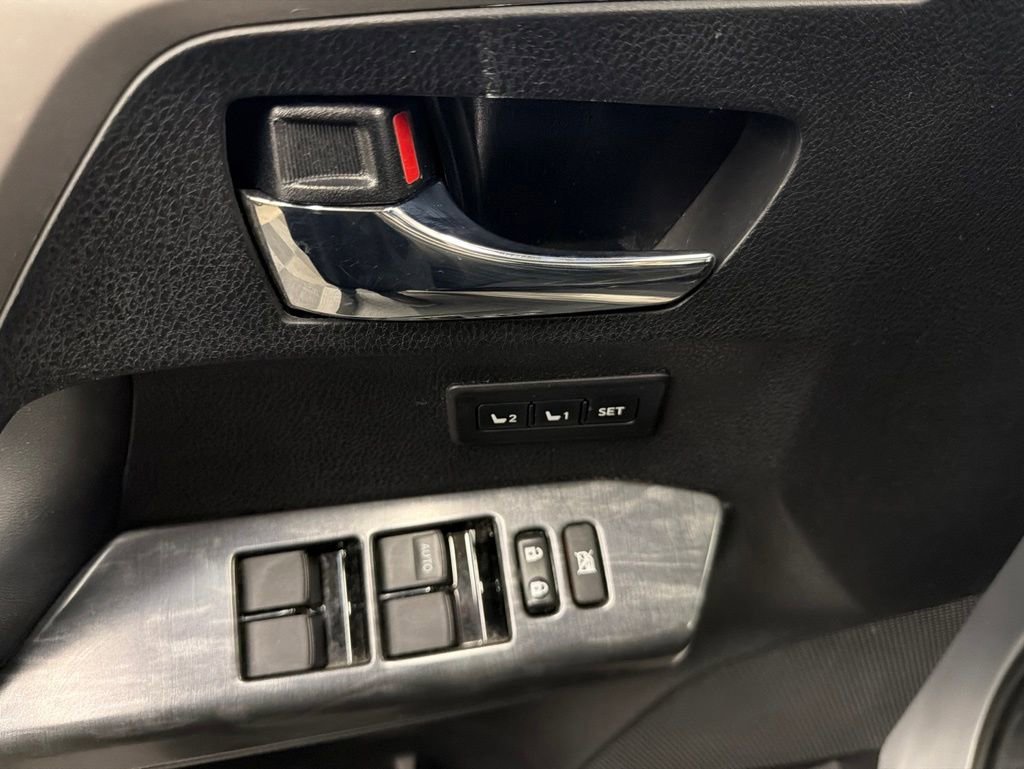 Used 2017 Toyota RAV4 Platinum AWD/4WD image 15