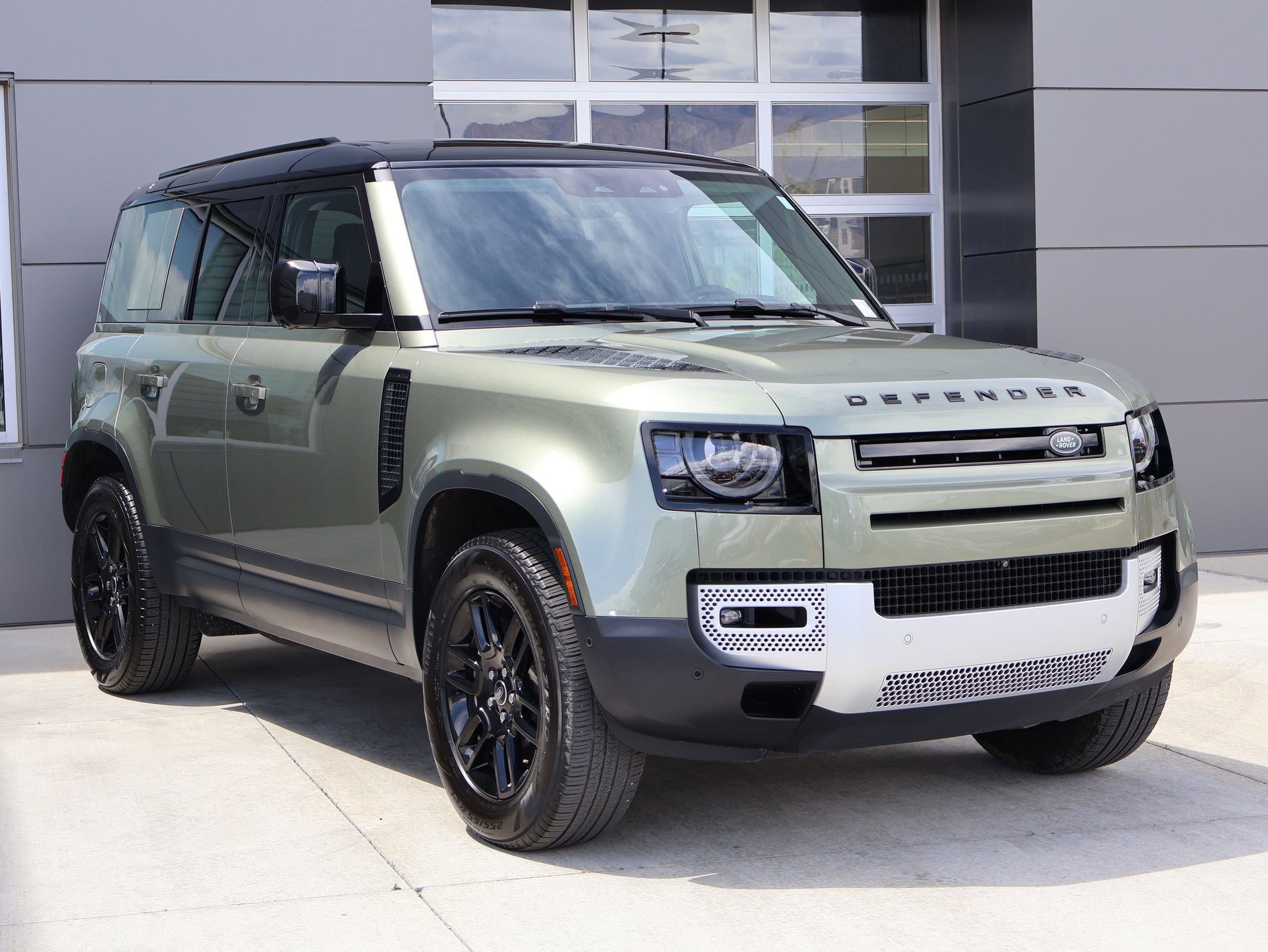 Used 2025 Land Rover Defender 110 S AWD/4WD image 3