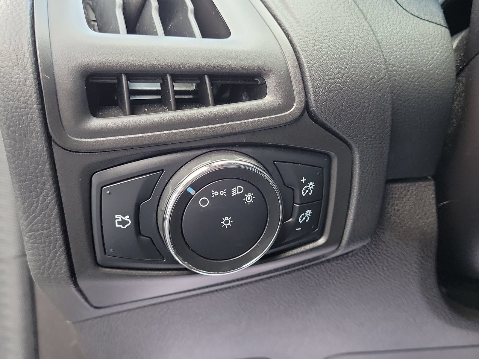 Used 2013 Ford Focus SE FWD image 14