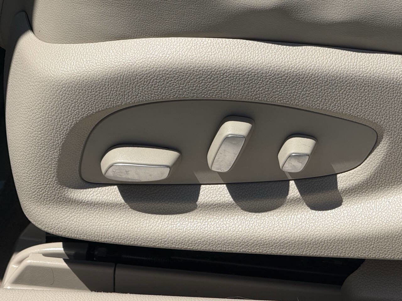 Used 2013 Cadillac XTS FWD image 7