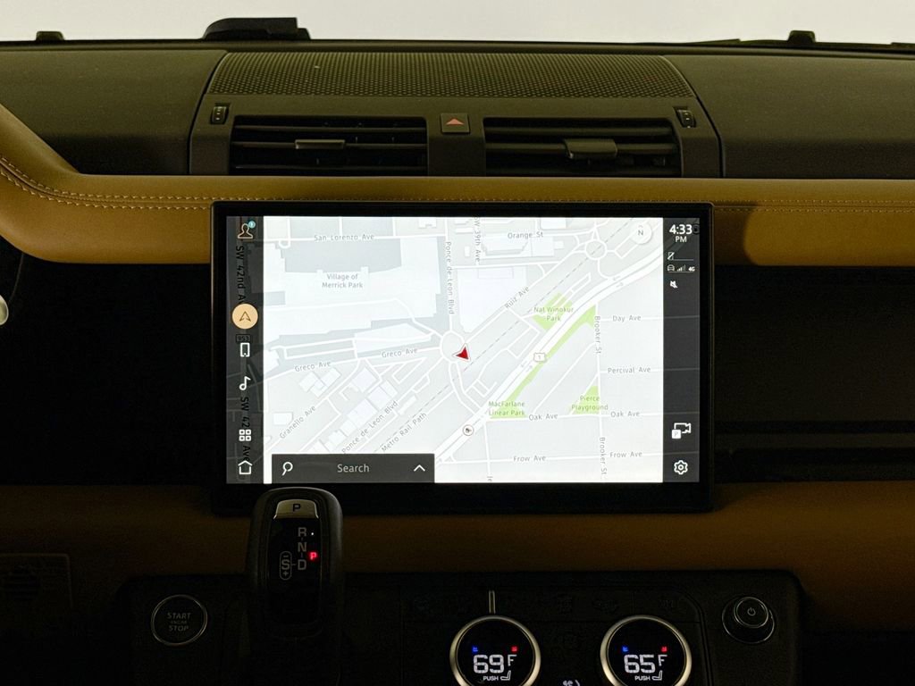 Used 2025 Land Rover Defender 110 S image 24