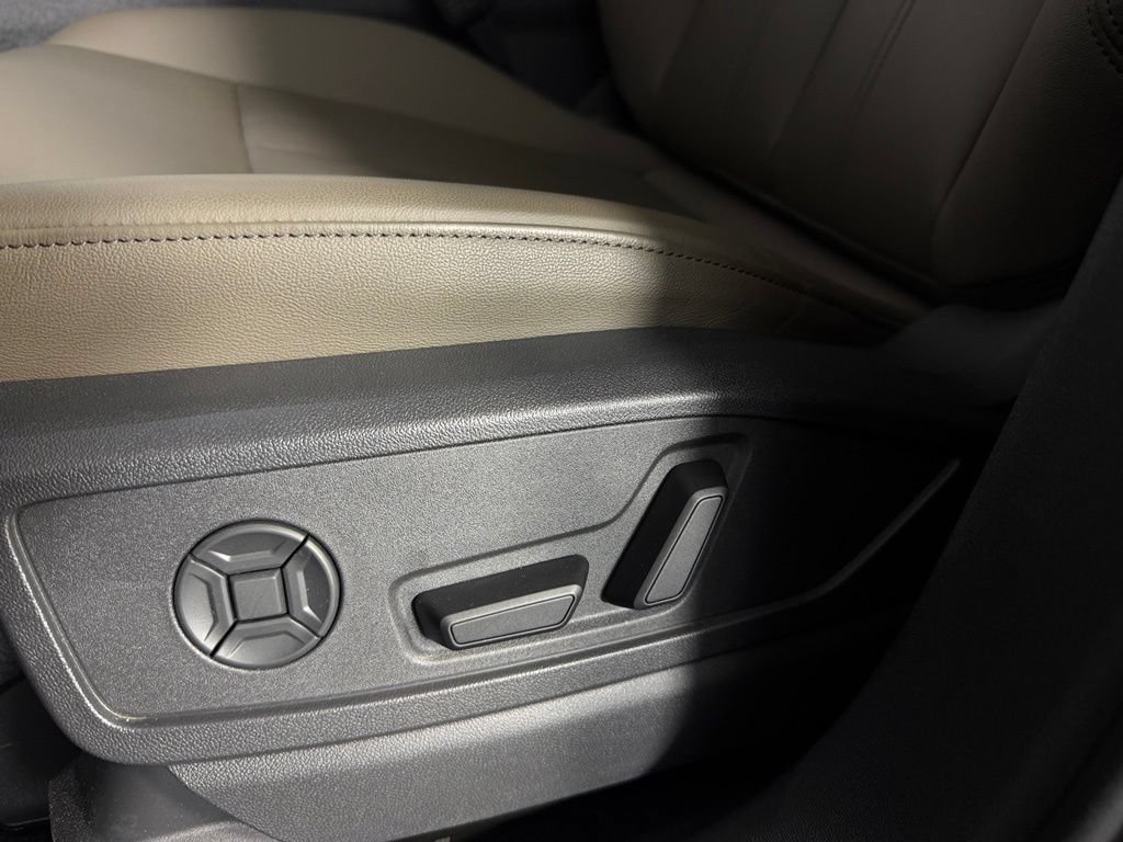Used 2025 Audi Q5 Premium Plus AWD/4WD image 25