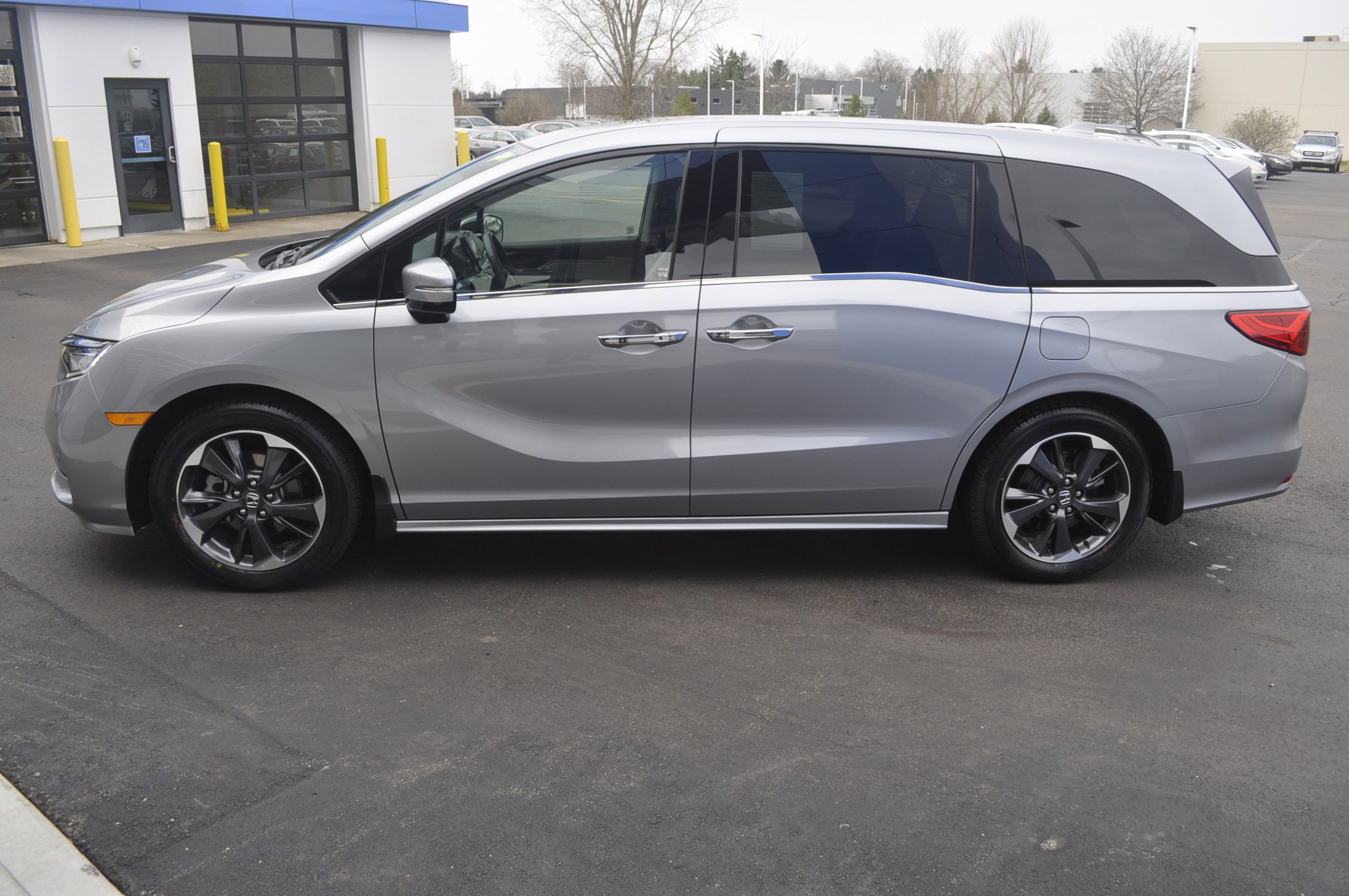 Used 2023 Honda Odyssey Elite image 4