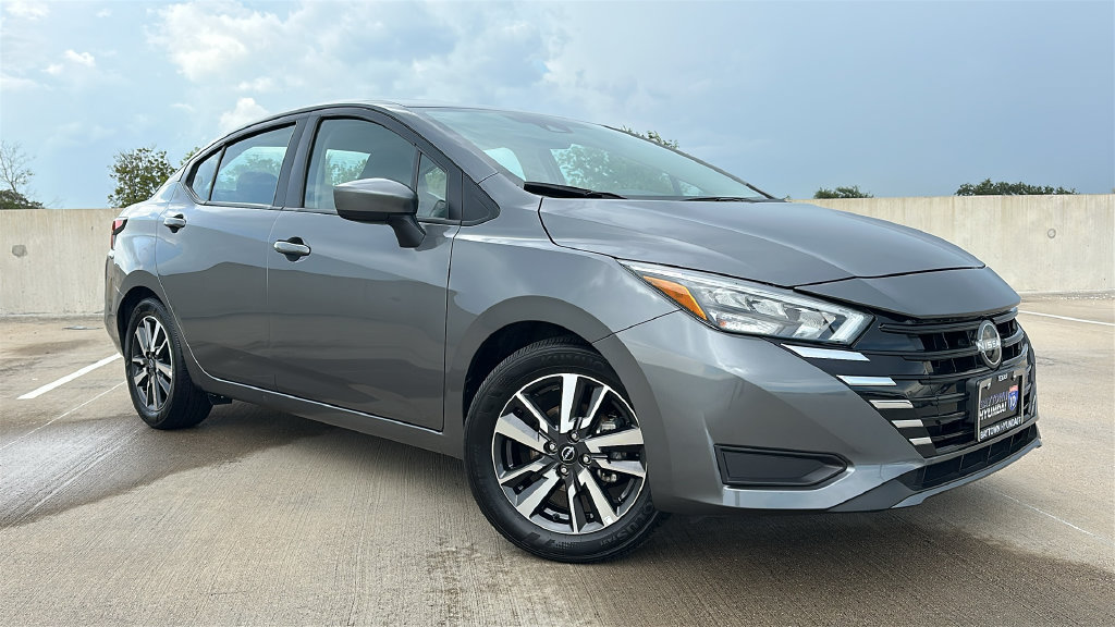 Used 2025 Nissan Versa SV FWD image 5