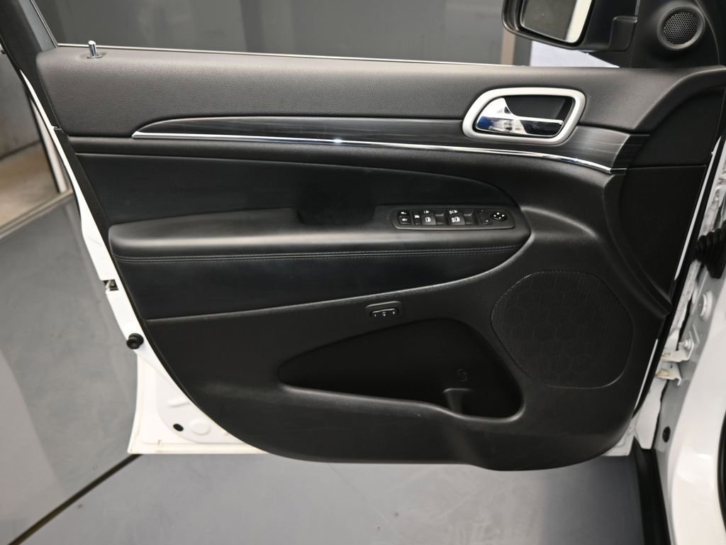 Used 2021 Jeep Grand Cherokee Limited image 13