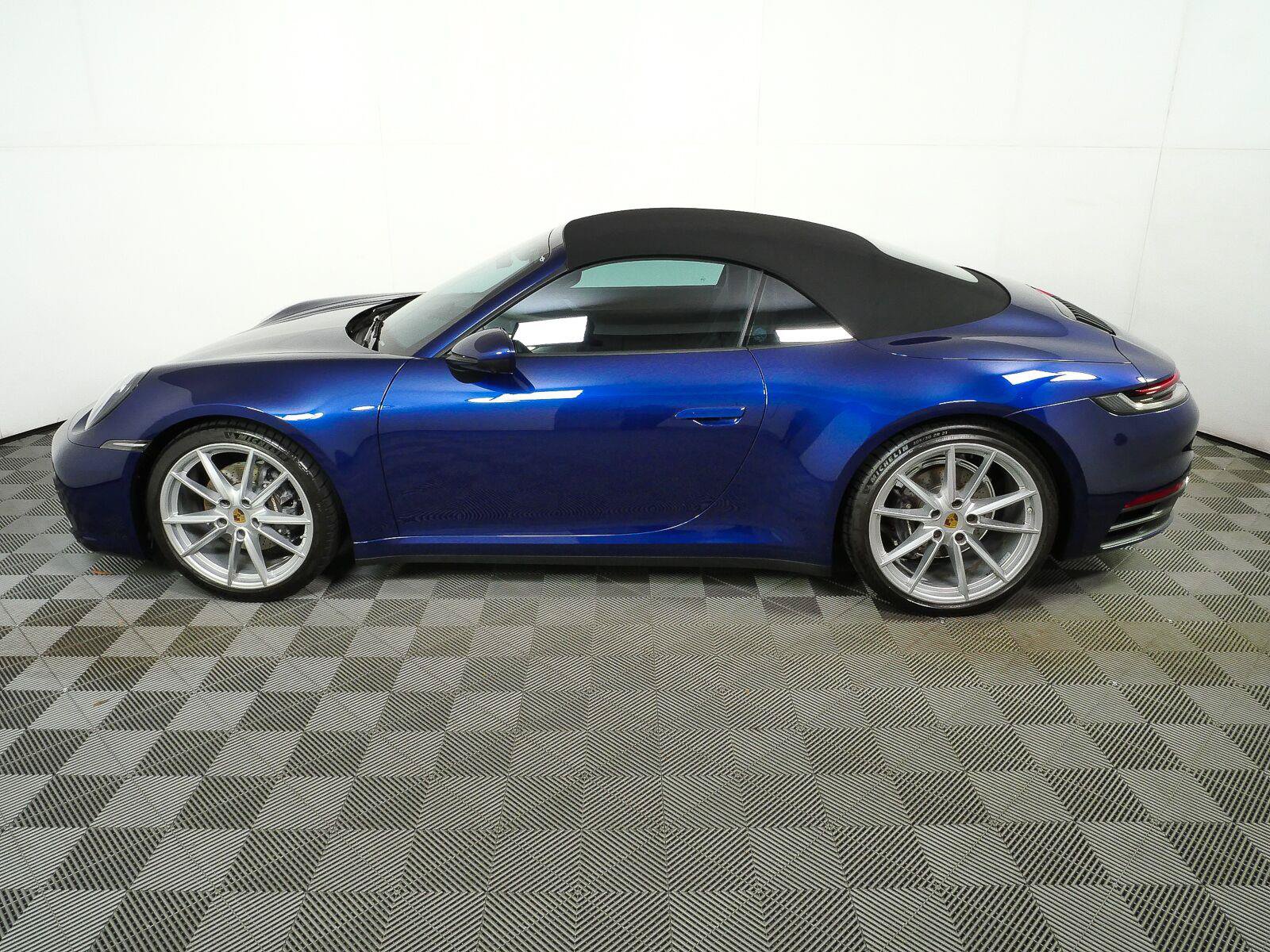 Certified 2023 Porsche 911 Carrera RWD image 2