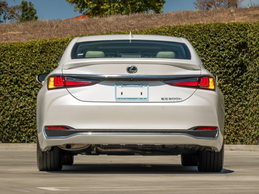 Certified 2023 Lexus ES 300h w/ Premium Package FWD image 10