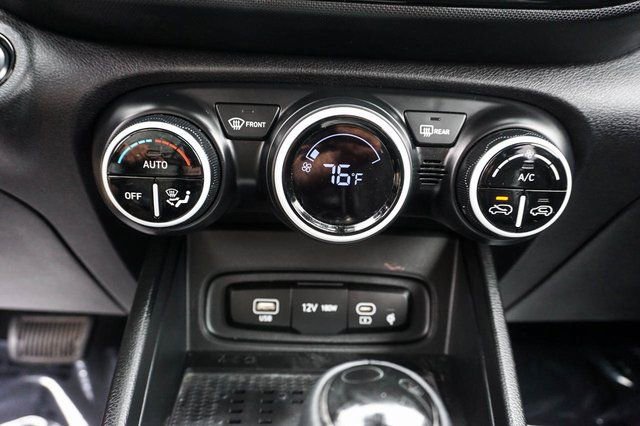 Used 2025 Hyundai Venue Limited image 19