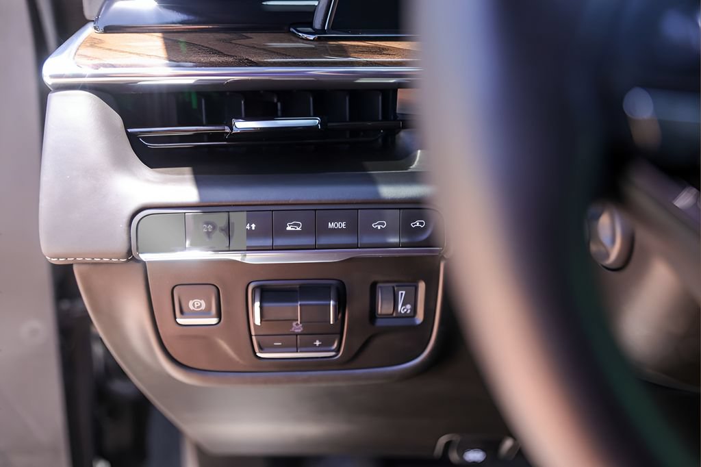 Certified 2023 Cadillac Escalade Premium Luxury Platinum AWD/4WD image 15