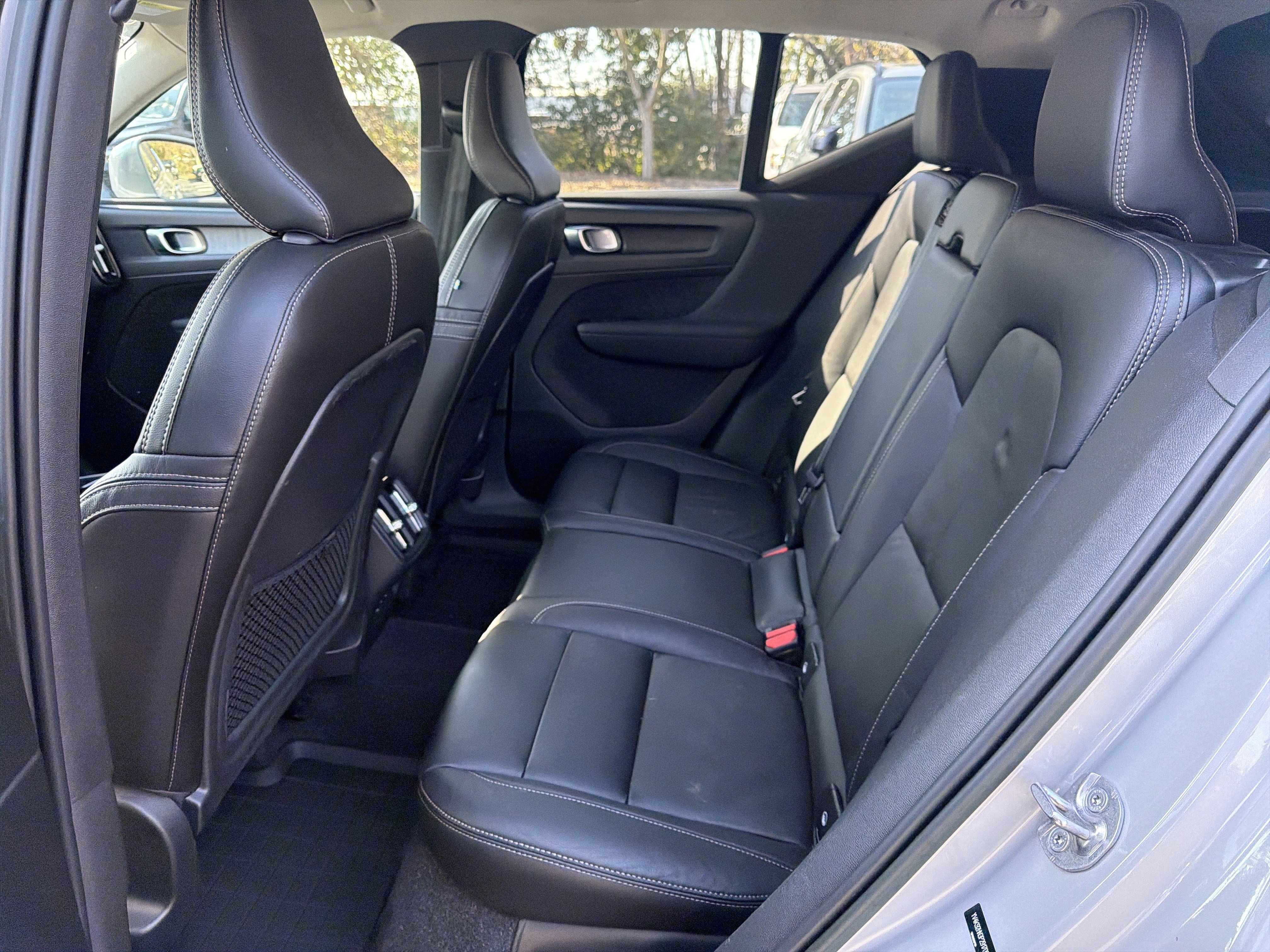 Certified 2023 Volvo XC40 B4 Plus w/ Driver Assist Package image 32