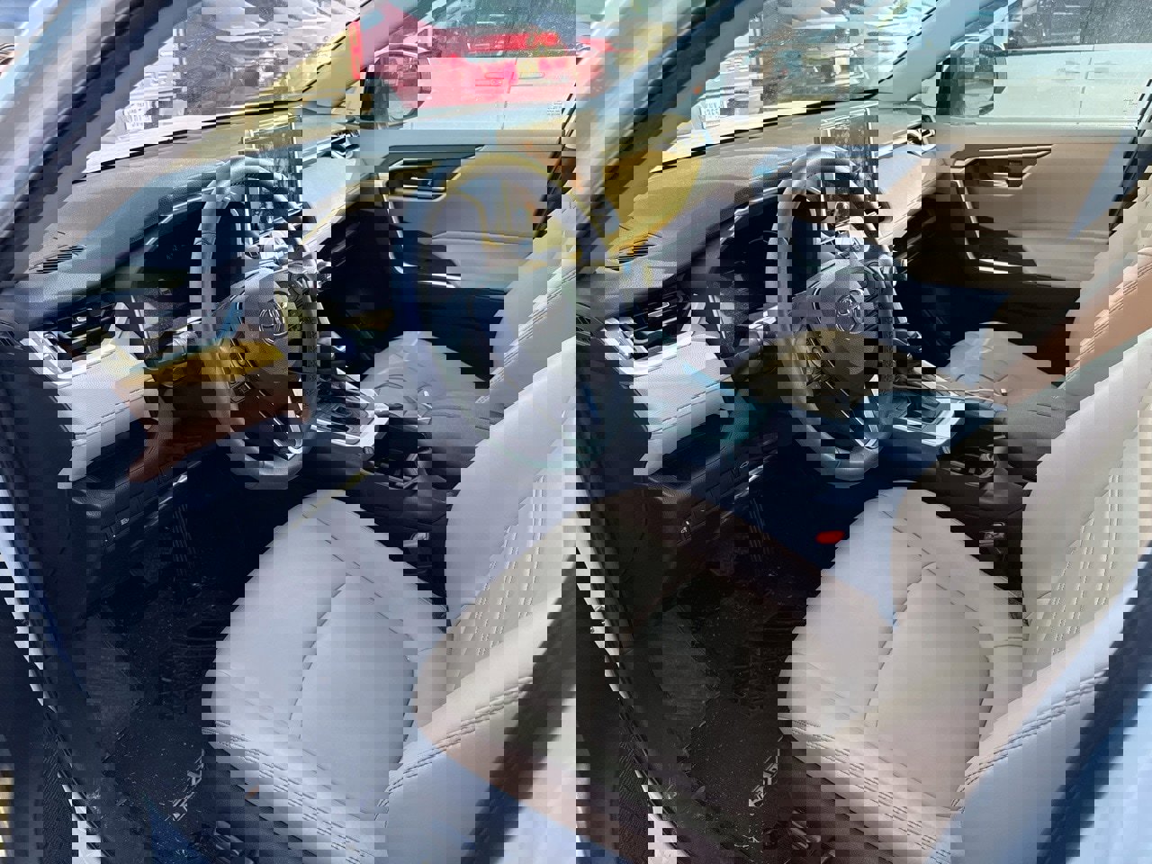 Used 2024 Toyota RAV4 XLE Premium image 5