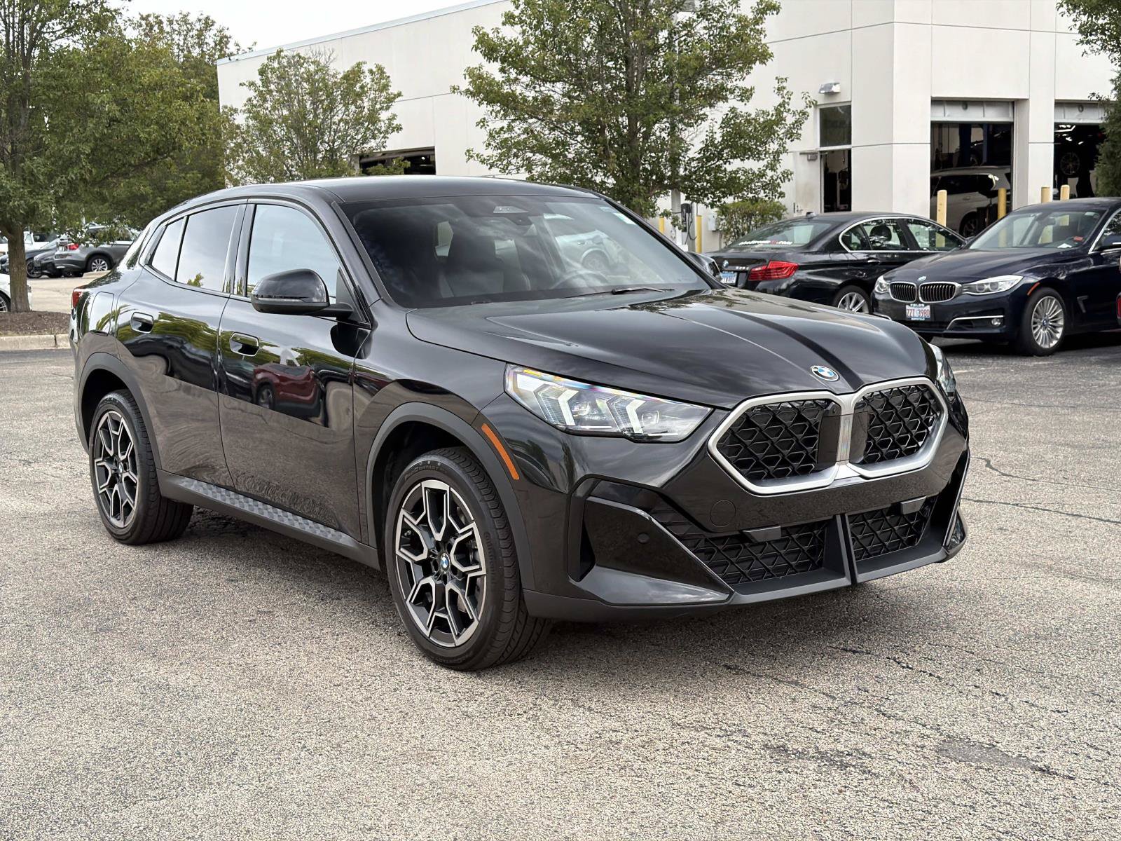 Certified 2025 BMW X2 xDrive28i AWD/4WD image 3