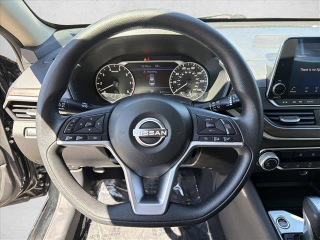 Used 2024 Nissan Altima 2.5 SV image 14