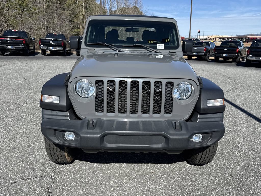 Used 2022 Jeep Gladiator Sport w/ Trailer Tow Package video 2