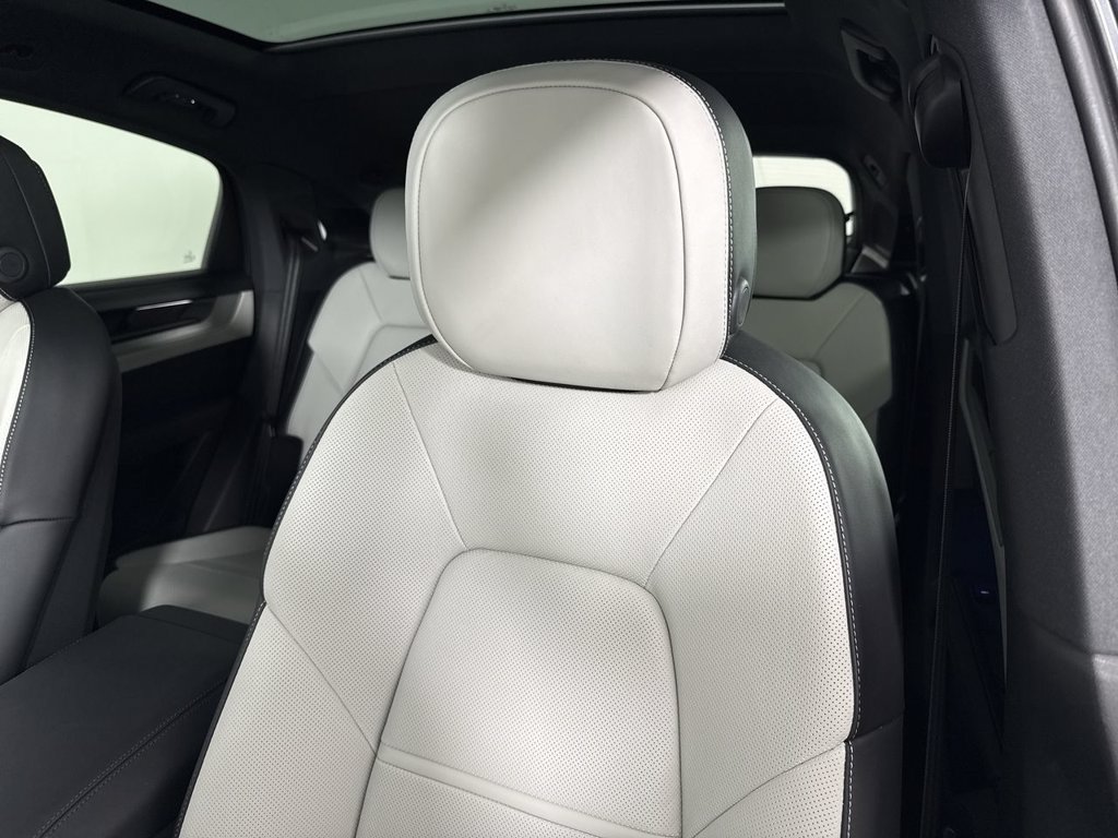 New 2026 Porsche Cayenne Coupe AWD/4WD image 40