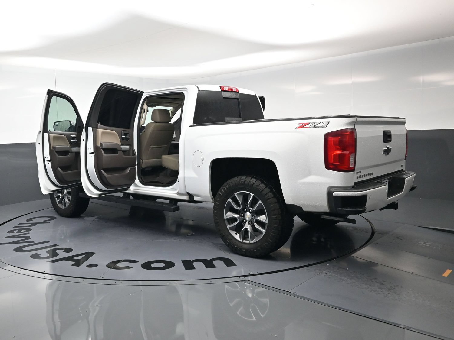 Used 2018 Chevrolet Silverado 1500 LTZ Z71 w/ LTZ Plus Package AWD/4WD image 29