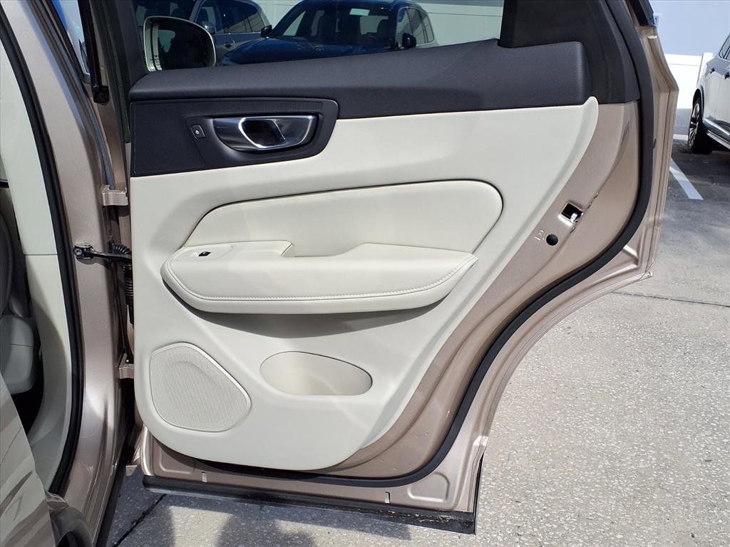 Certified 2023 Volvo XC60 B5 Plus image 14