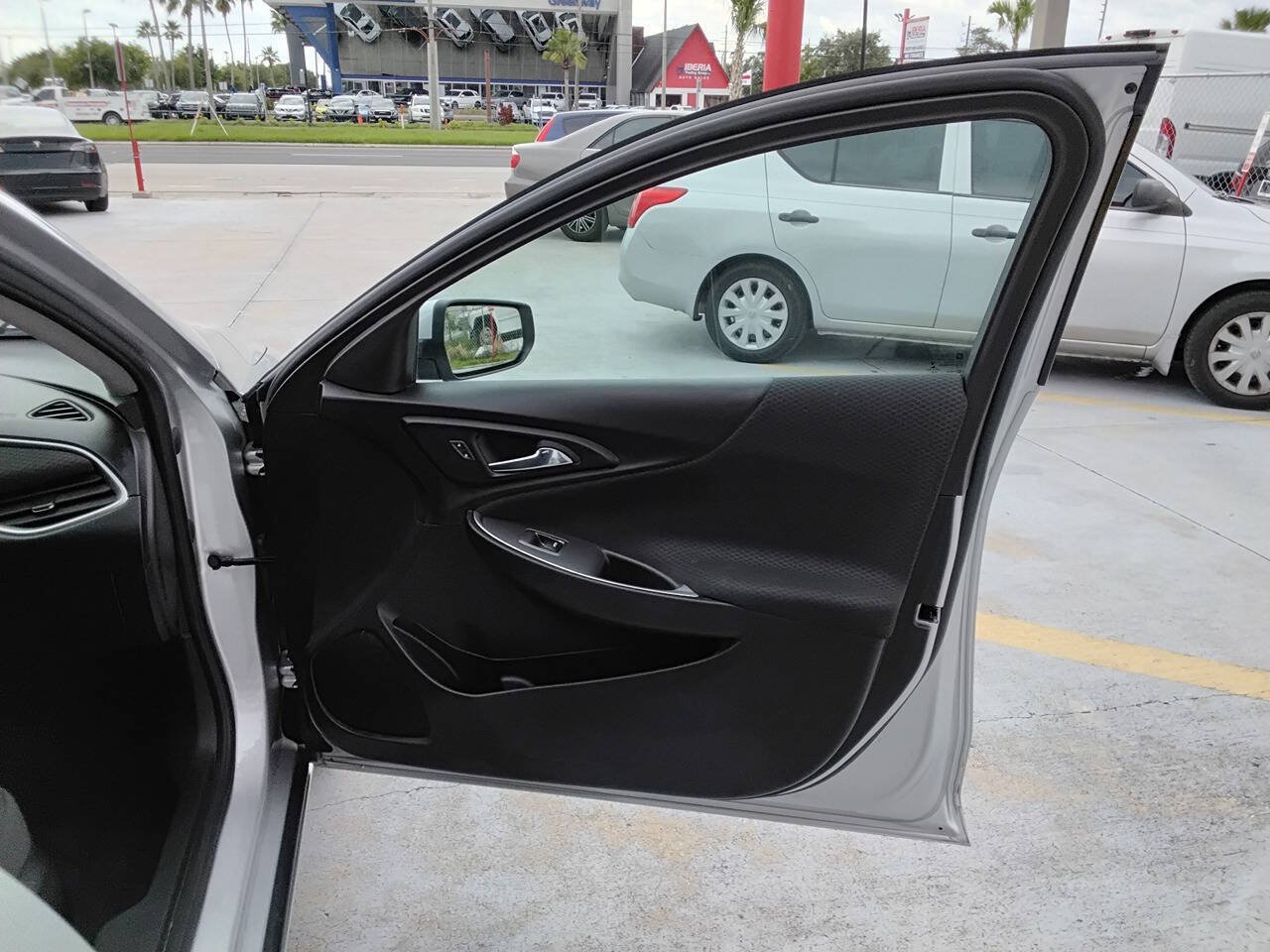 Used 2022 Chevrolet Malibu LT FWD image 5