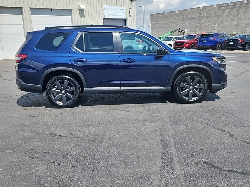 Certified 2025 Honda Pilot Sport image 10