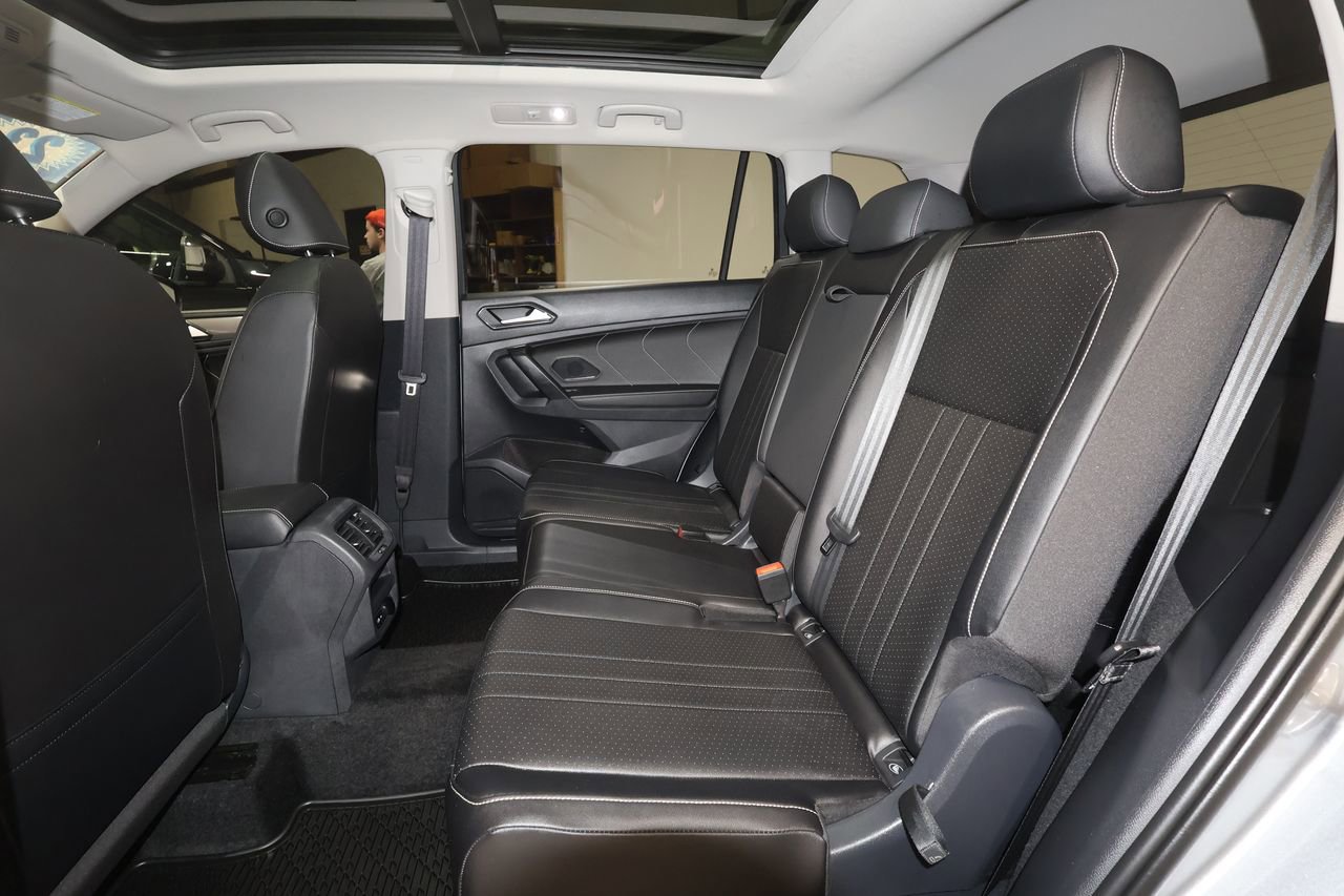 Used 2023 Volkswagen Tiguan SE w/ Panoramic Sunroof Package image 22