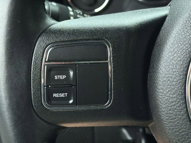 Used 2015 Jeep Wrangler Sahara AWD/4WD image 28