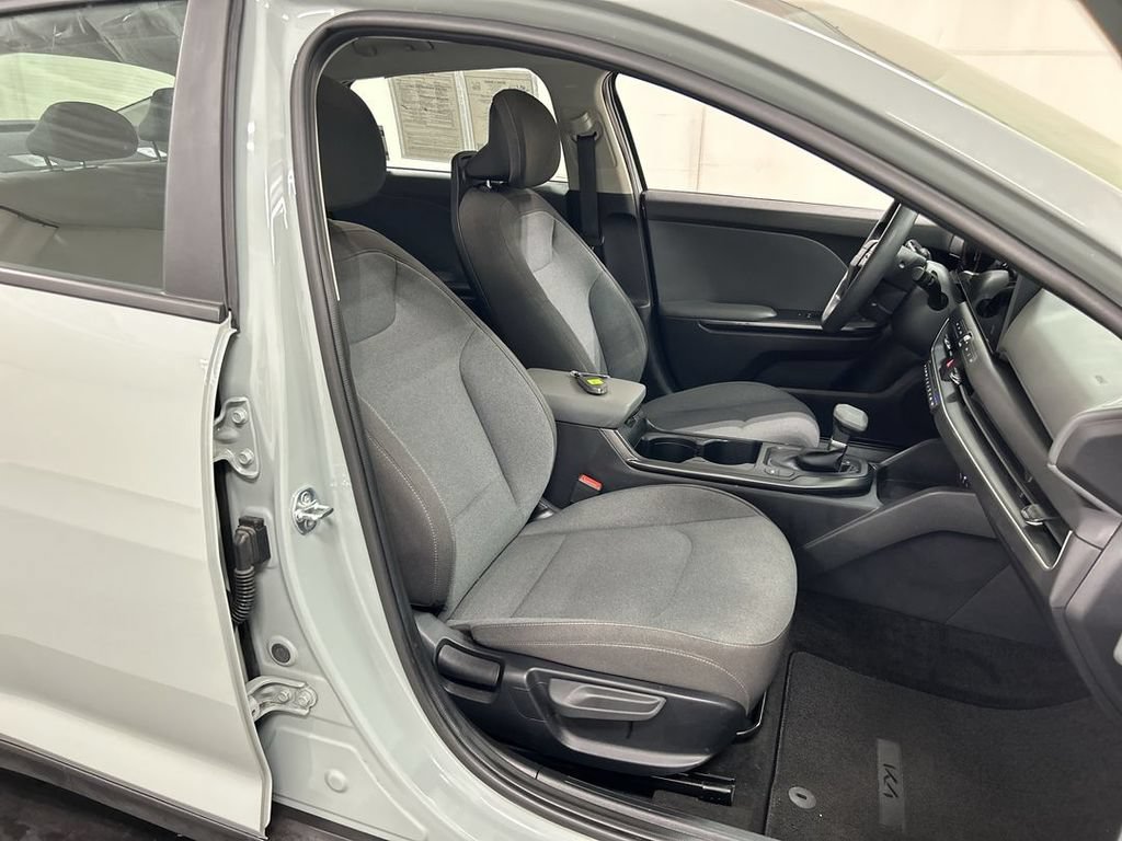 Used 2025 Kia K4 FWD image 22